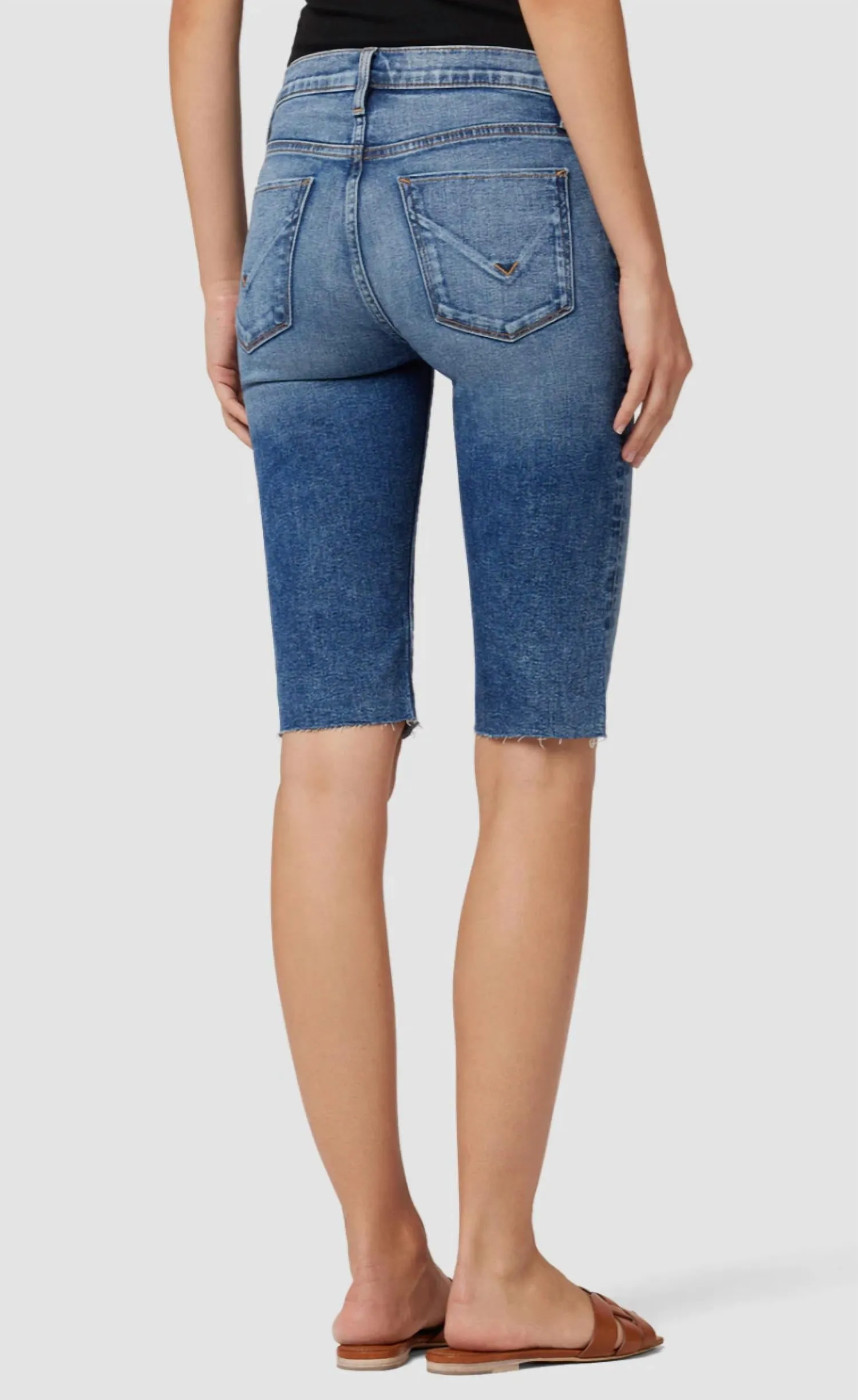 Amelia Mid-Rise Knee Short