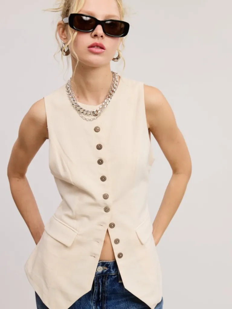 Tailored buttoned vest