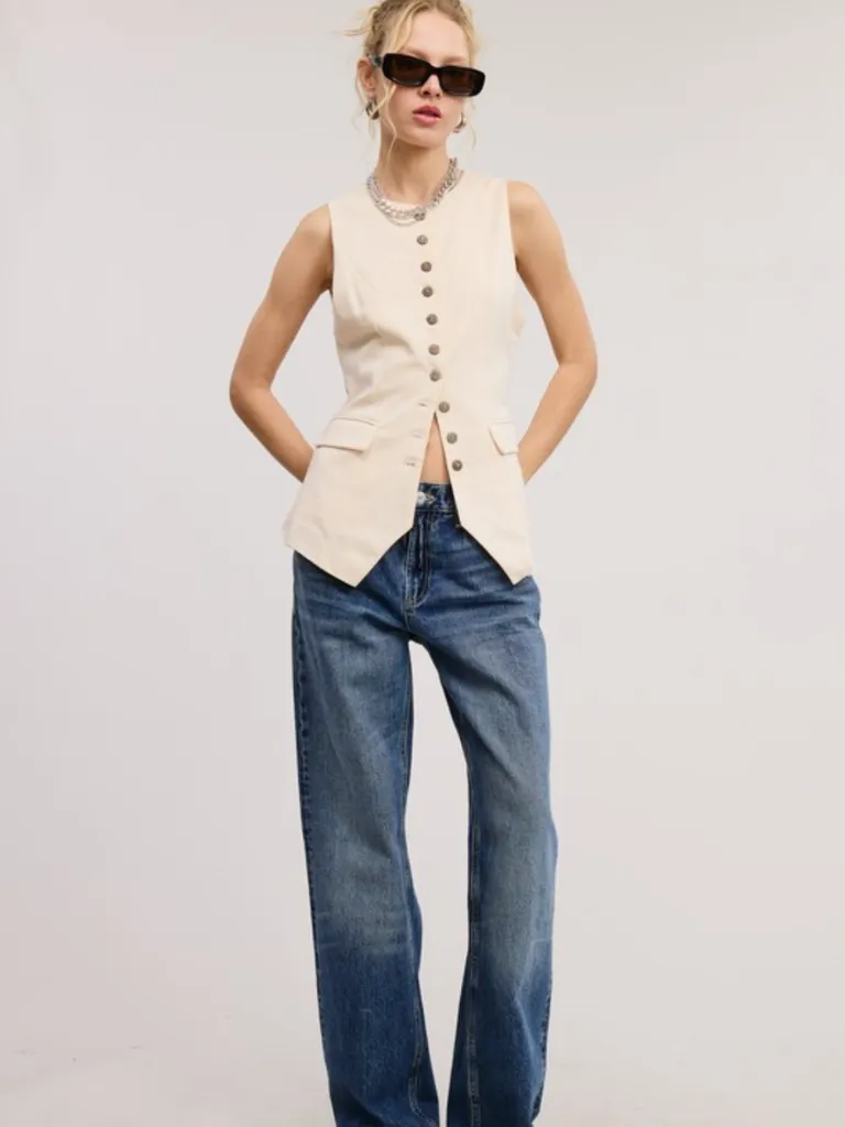 Tailored buttoned vest