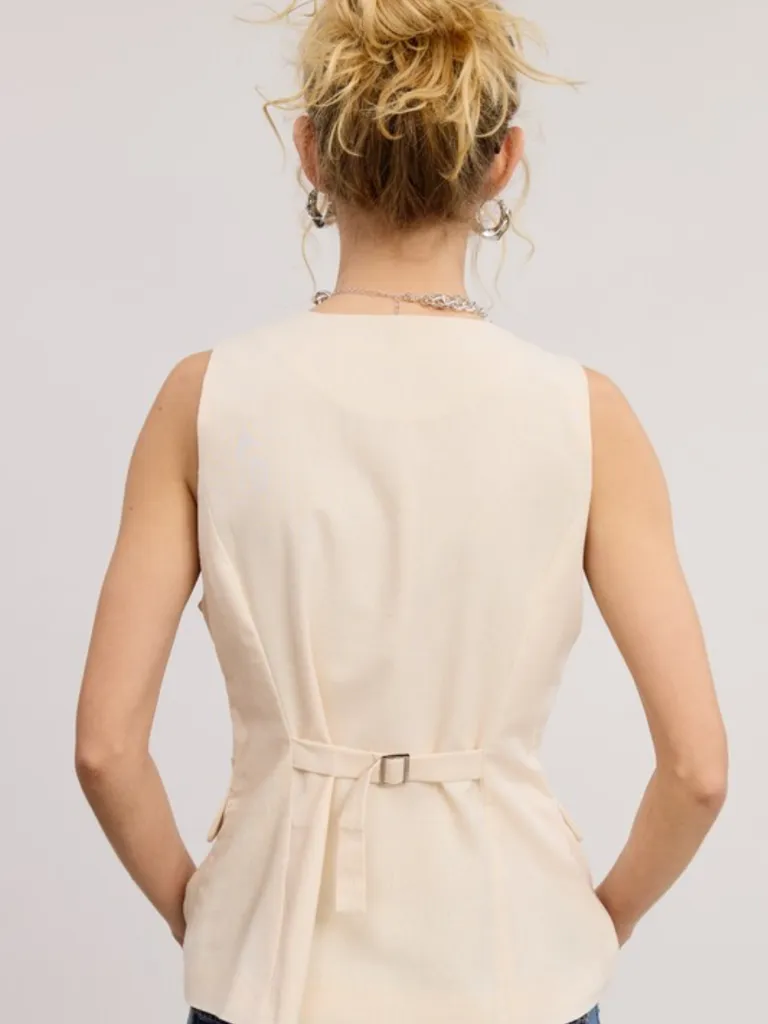 Tailored buttoned vest