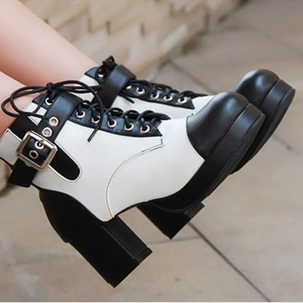 Women's Classic Lace-Up Square Heel Boots